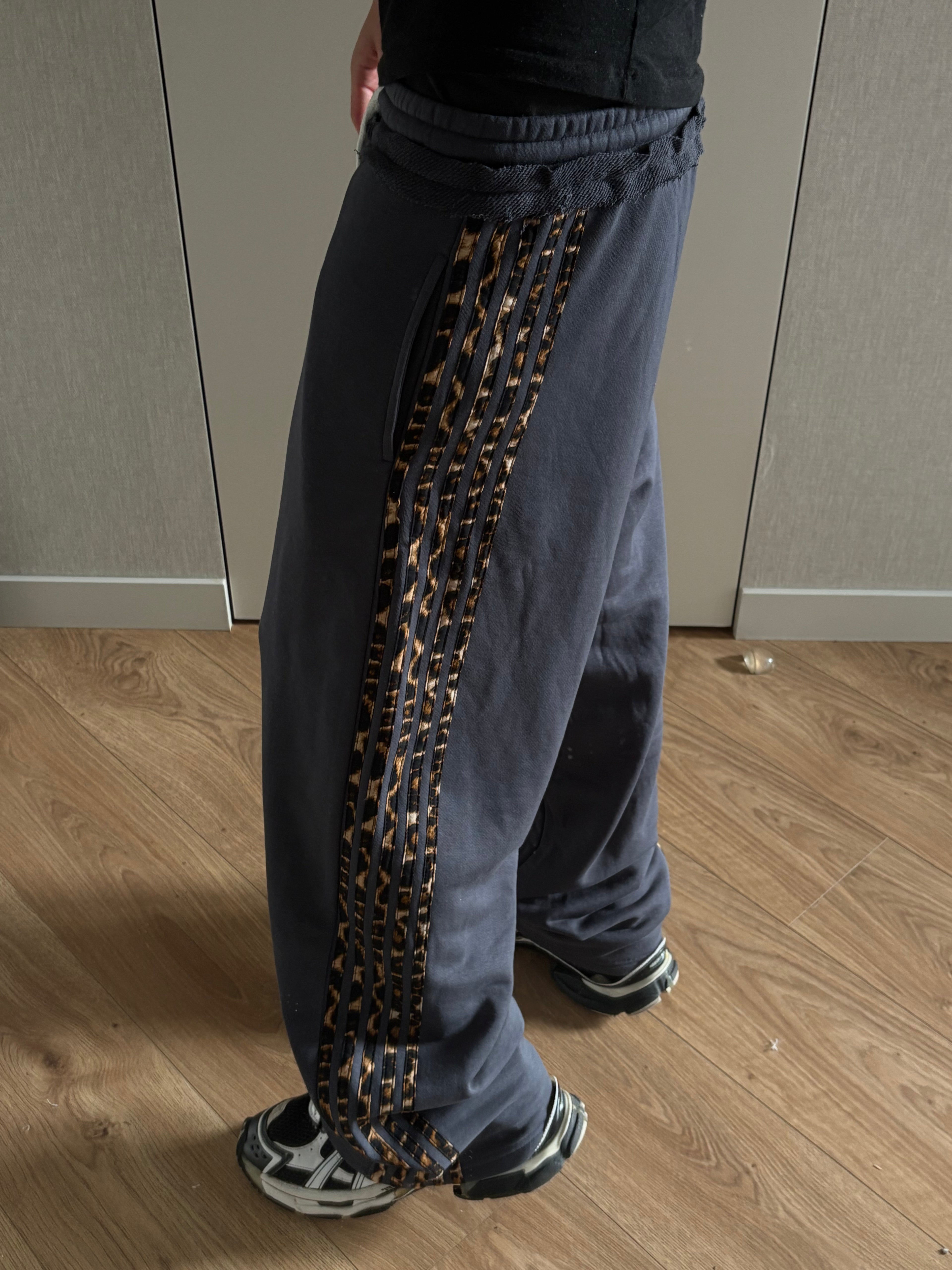GLAMOUR TRACK PANTS GRAFFITI