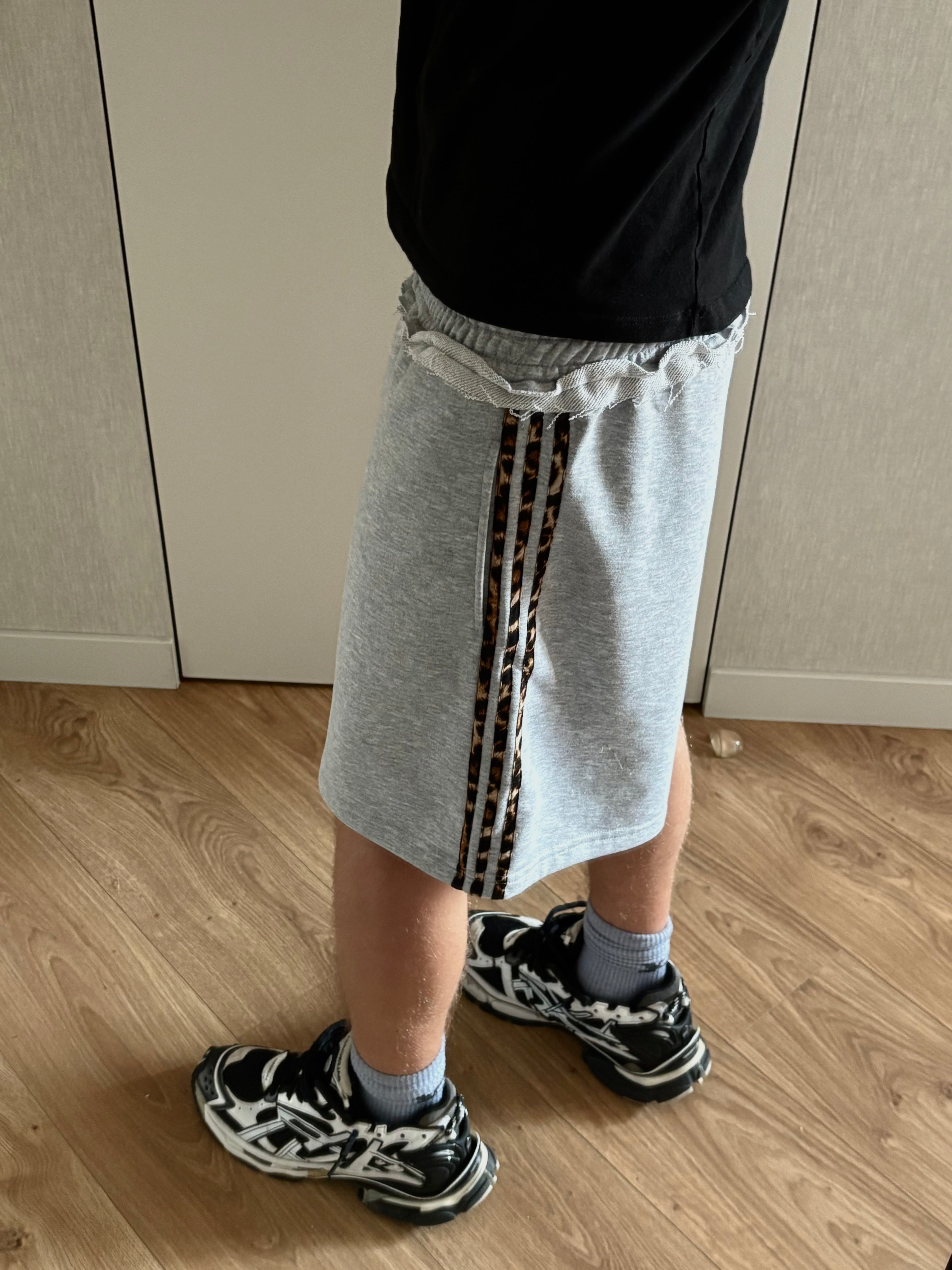 GLAMOUR TRACK SHORTS Короткі — Сірі