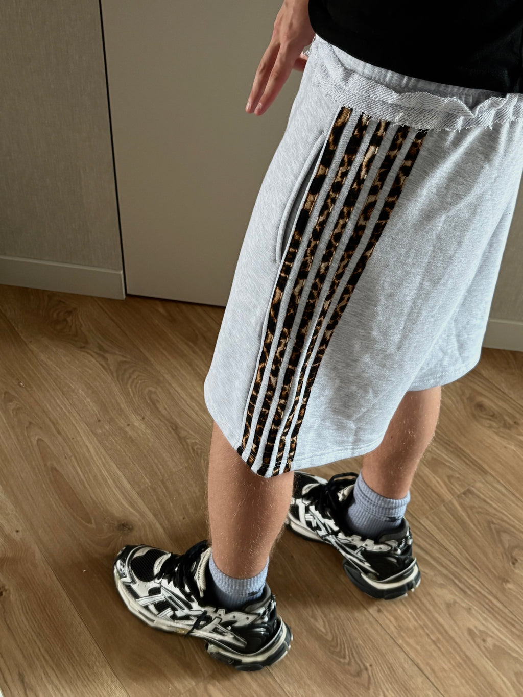 GLAMOUR TRACK SHORTS Довгі — Сірі