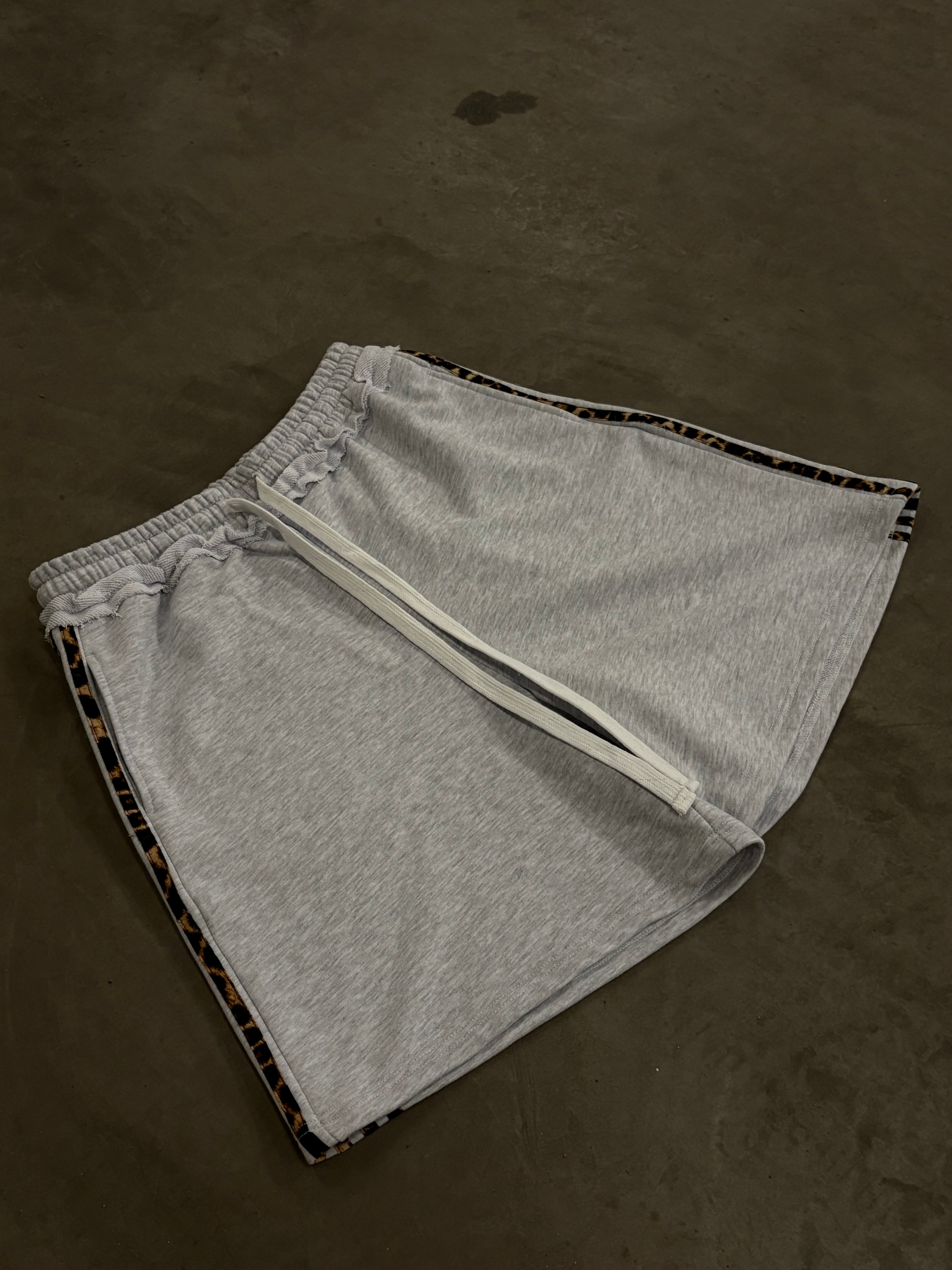 GLAMOUR TRACK SHORTS Довгі — Сірі