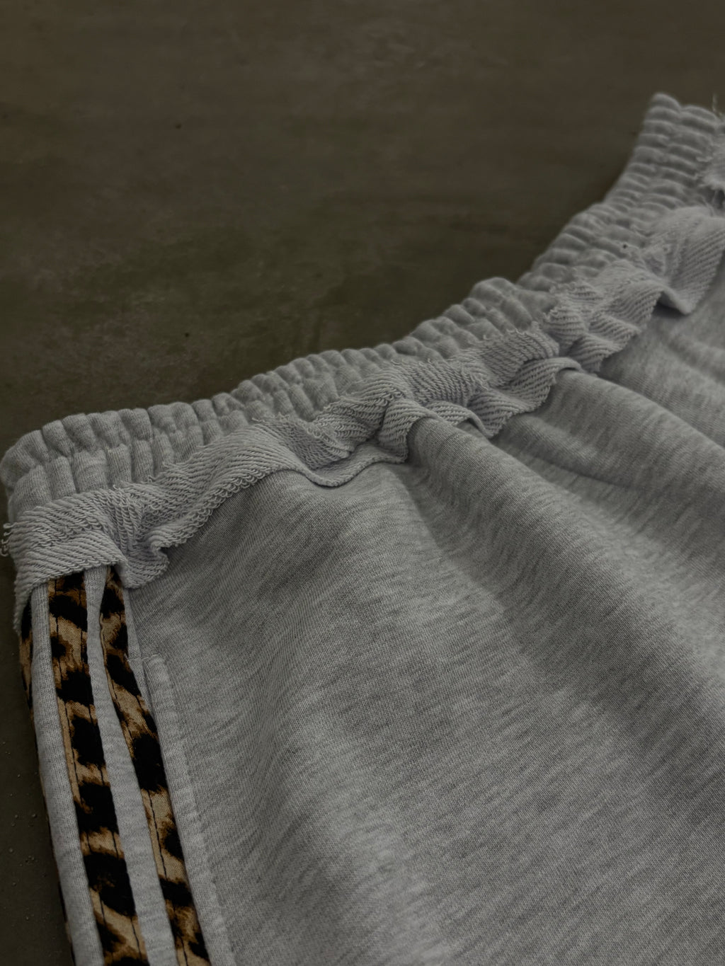 GLAMOUR TRACK SHORTS Короткі — Сірі