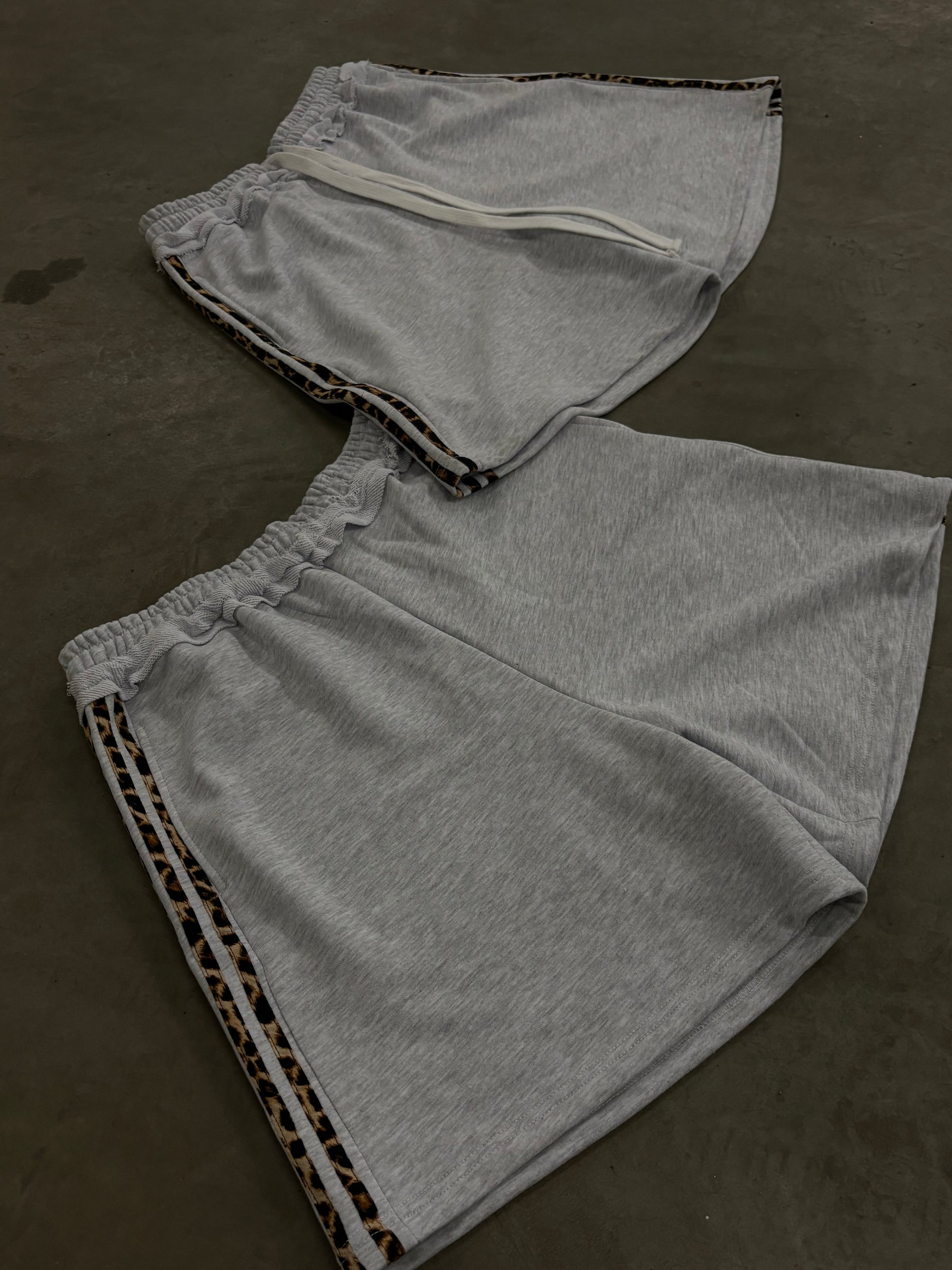 GLAMOUR TRACK SHORTS Short — Gray