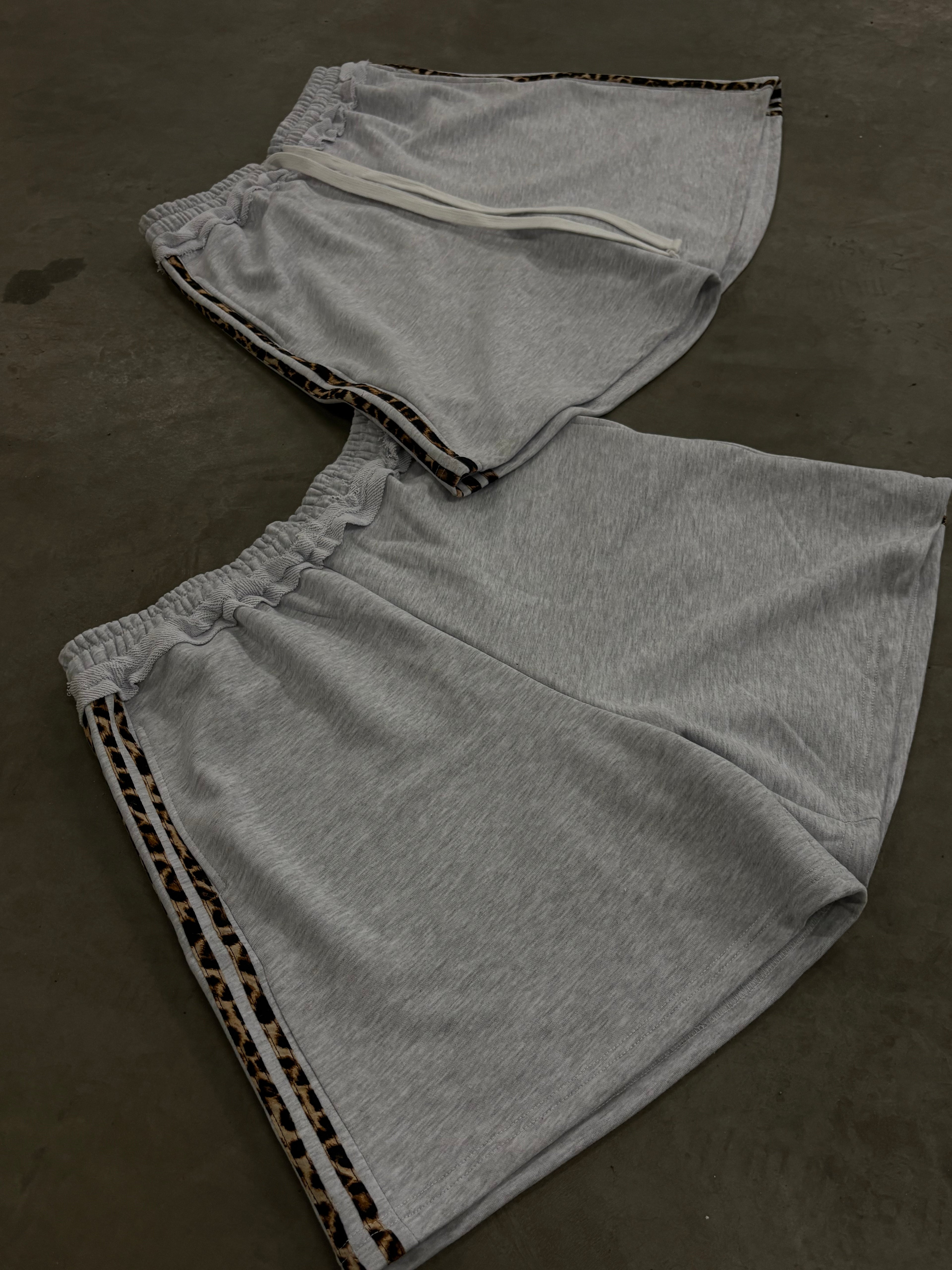 GLAMOUR TRACK SHORTS Короткі — Сірі